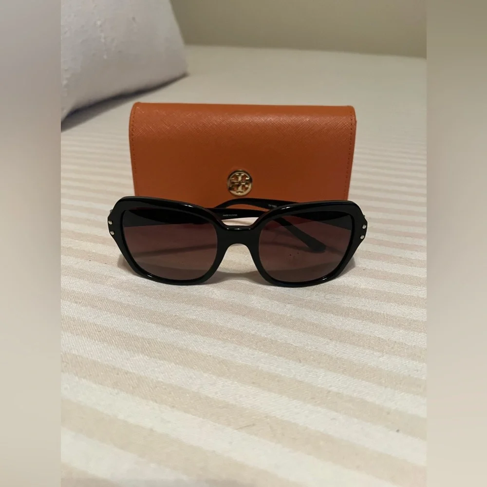Excellent Used Condition | Tory Burch Women’s Sunglasses - Picture 5 of 11
